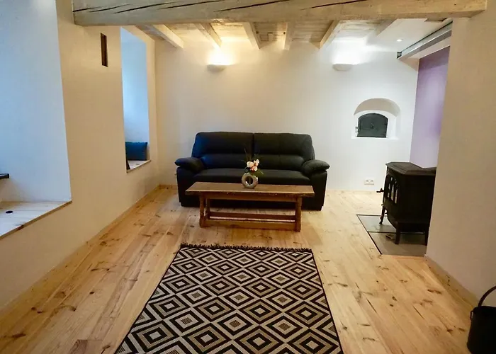 Le Pidro - A Family House With Private Stream And Woodland