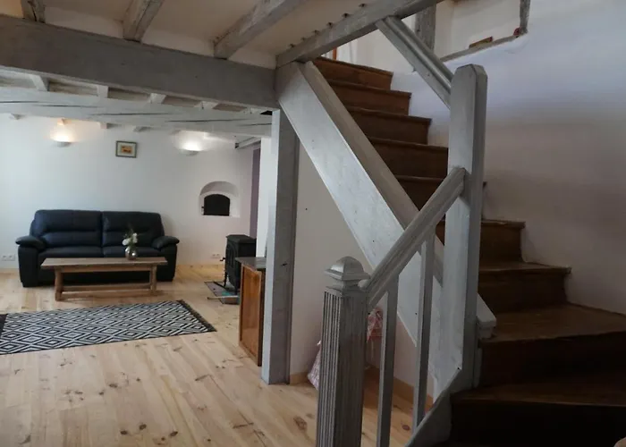 Le Pidro - A Family House With Private Stream And Woodland