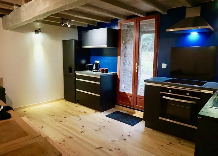 Le Pidro - A Family House With Private Stream And Woodland