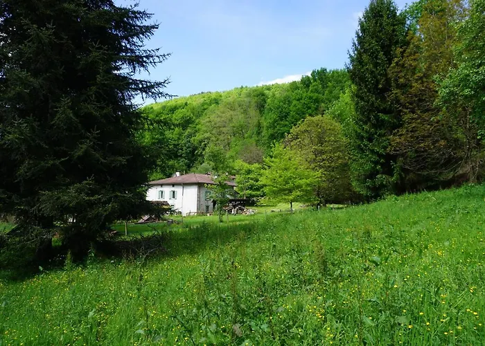 Le Pidro - A Family House With Private Stream And Woodland