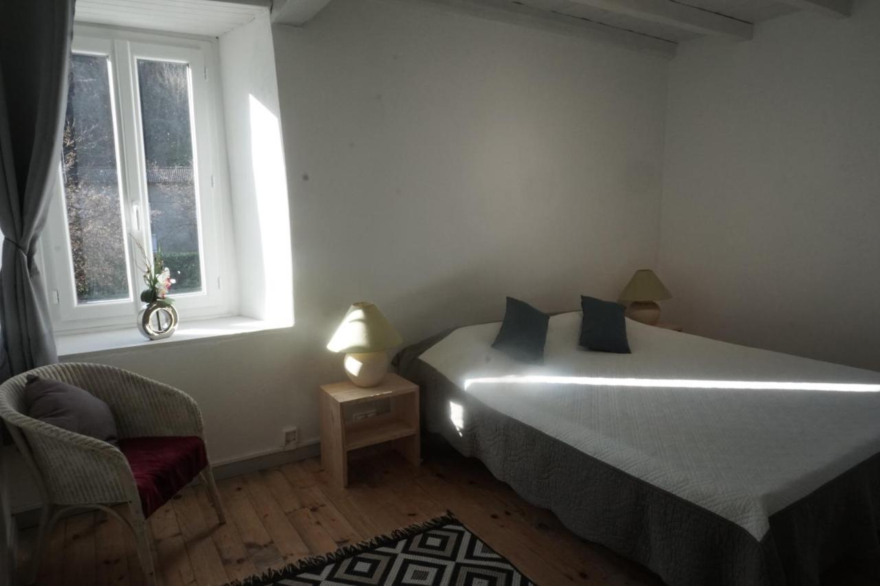 Le Pidro - A Family House With Private Stream And Woodland Holiday home *